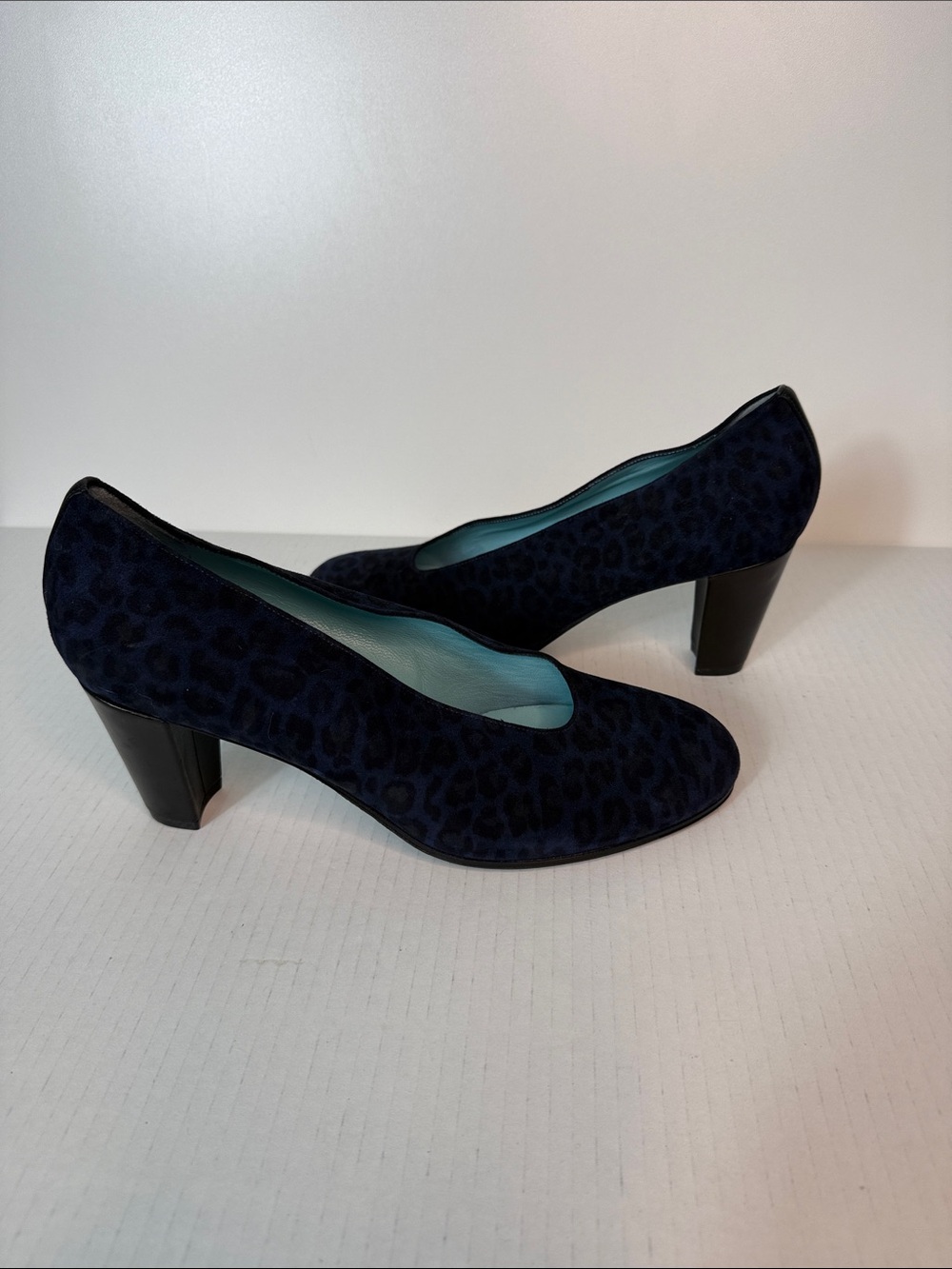 Thierry Rabotin Classic Navy Leopard Suede Pumps size 41/10.5 NWOT